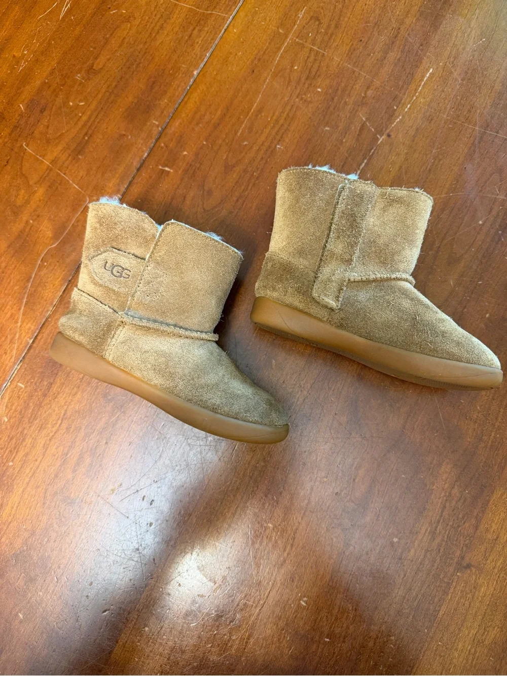 Toddler Keelan Uggs! in Chestnut  Size 8